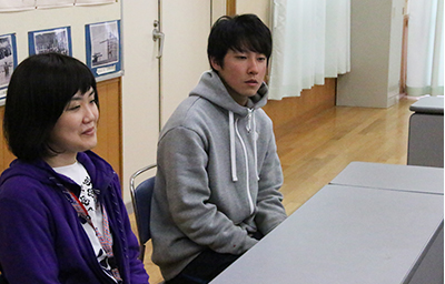 低学年でのプログラミング授業に取り組んだ
中堀先生（左）と鈴木先生（右）