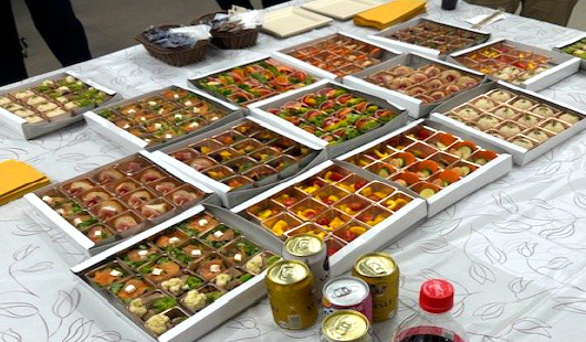 会食には簡単な食事を用意し、生成AIに関する意見交換を行いました。
